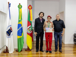 Alunos recebem medalhas da Olimpíada Brasileira de Matemática das Escolas Públicas e Privadas